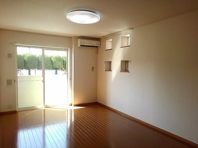 ��ʌ��z�J�s�{�{���T���ڂ̃A�p�[�g�̋��ԁE���r���O