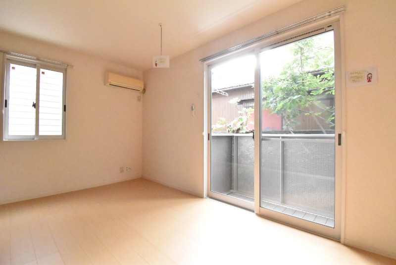 ��ʌ��������܎s�Y�a��̉ƂS���ڂ̃A�p�[�g�̋��ԁE���r���O