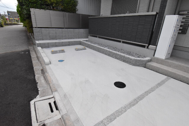 ��ʌ��z�J�s���̃A�p�[�g�̒��ԏ�