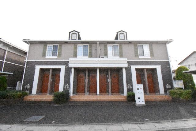 ��ʌ��k�����S�ɓޒ��w���P����52�̃A�p�[�g�̌����O��