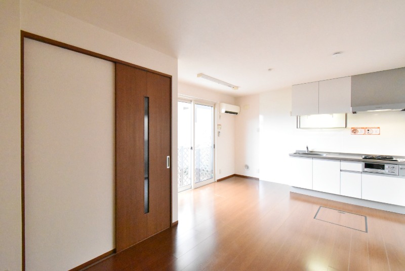 ��ʌ������s�ٓV�P���ڂ̃A�p�[�g�̋��ԁE���r���O