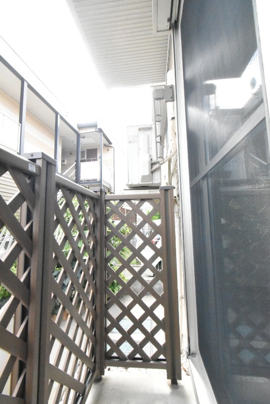 ��ʌ������s�ٓV�P���ڂ̃A�p�[�g�̃o���R�j�[