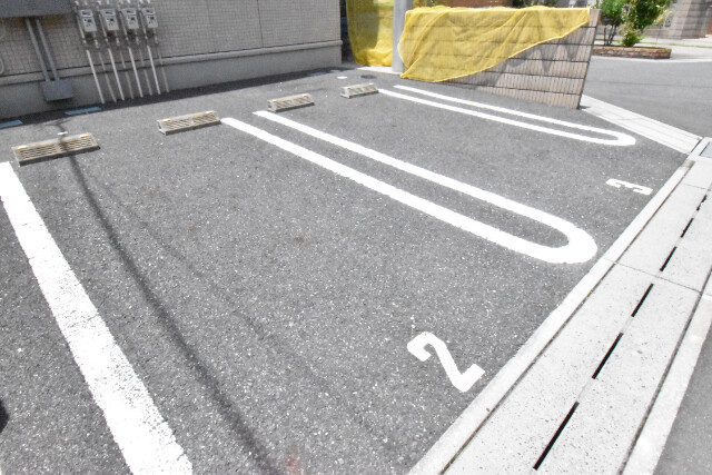 ��ʌ������s�ٓV�P���ڂ̃A�p�[�g�̒��ԏ�