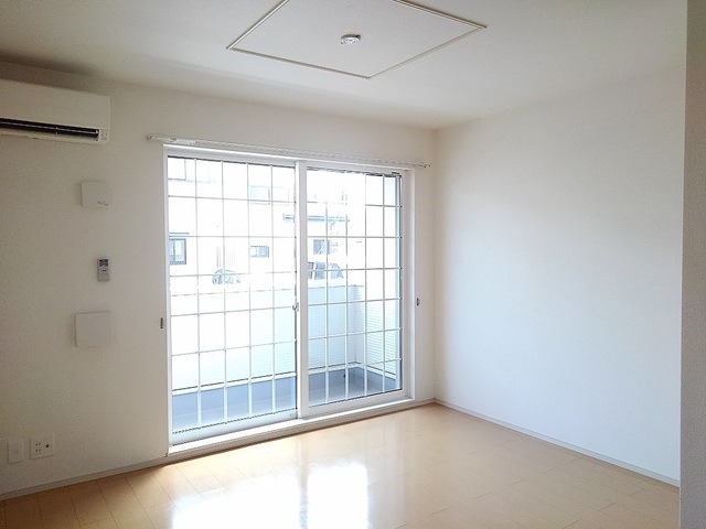 ��ʌ������s���T���ڂ̃A�p�[�g�̋��ԁE���r���O