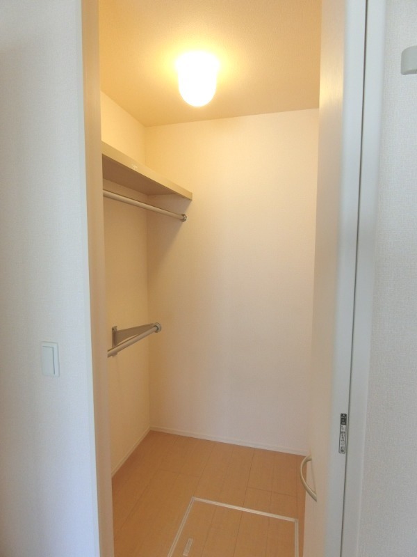 ��ʌ������s�������̃A�p�[�g�̎��[