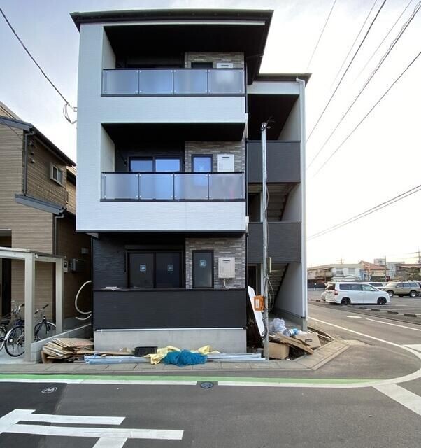 ��ʌ�����s�΋u�P���ڂ̃A�p�[�g�̌����O��