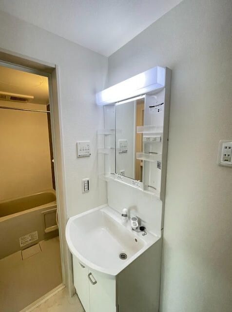 ��ʌ�����s�΋u�P���ڂ̃A�p�[�g�̂��̑��ݔ�