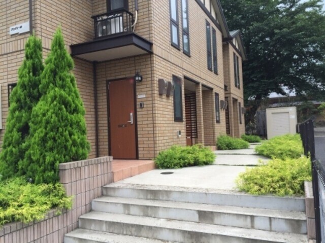 ��ʌ�����s�厚����̃A�p�[�g�̃G���g�����X