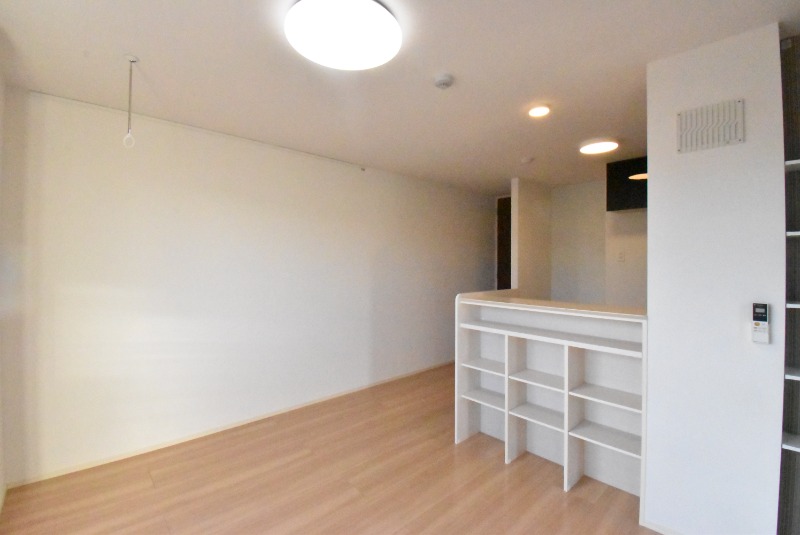 ��ʌ��z�J�s���C�N�^�E���U���ڂ̃A�p�[�g�̋��ԁE���r���O