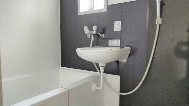 ��ʌ��@�c�s���V�h�Q���ڂ̃A�p�[�g�̃o�X