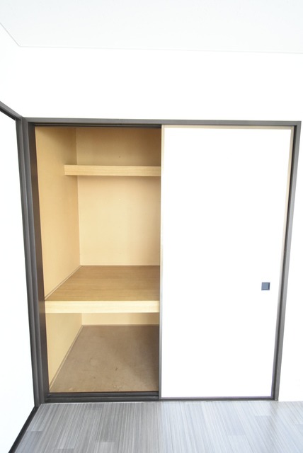 ��ʌ��@�c�s���V�h�Q���ڂ̃A�p�[�g�̎��[