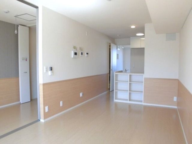 ��ʌ��z�J�s���C�N�^�E���X���ڂ̃A�p�[�g�̋��ԁE���r���O