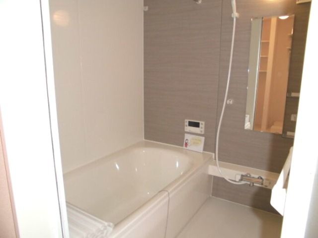 ��ʌ��z�J�s���C�N�^�E���X���ڂ̃A�p�[�g�̃o�X