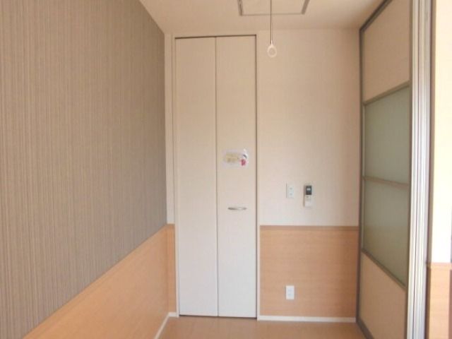 ��ʌ��z�J�s���C�N�^�E���X���ڂ̃A�p�[�g�̂��̑������E�X�y�[�X