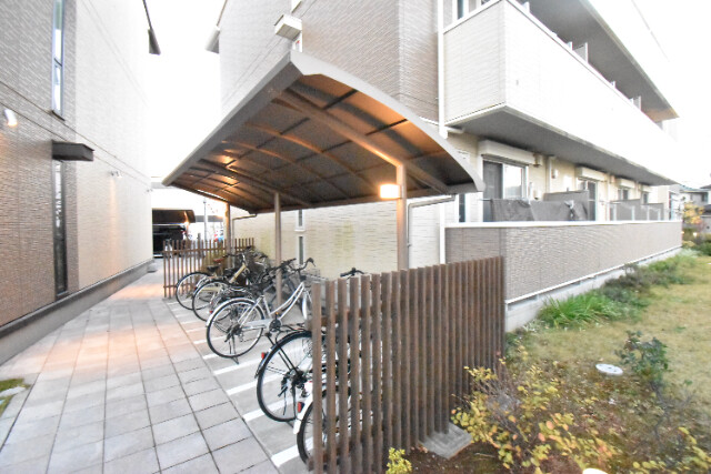 ��ʌ��z�J�s���C�N�^�E���X���ڂ̃A�p�[�g�̂��̑�