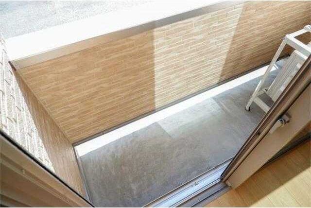 ��ʌ��������܎s�k����i���R���ڂ̃A�p�[�g�̃o���R�j�[