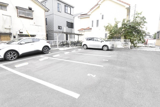 ��ʌ��������܎s�k����i���R���ڂ̃A�p�[�g�̒��ԏ�