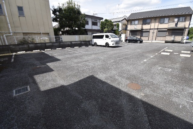 ��ʌ��������܎s����{�O���̃A�p�[�g�̒��ԏ�