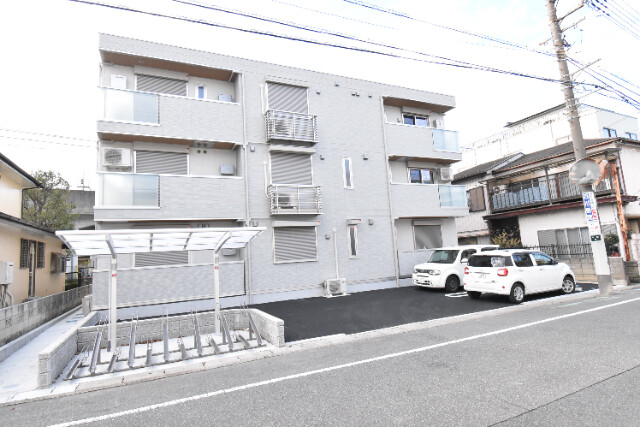 ��ʌ��z�J�s�����̃A�p�[�g�̒��ԏ�