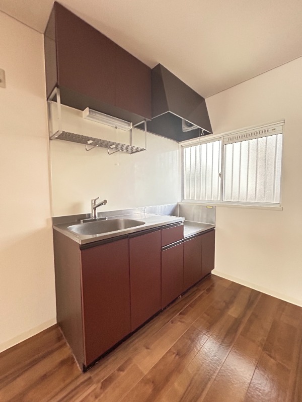 ��ʌ�����s�΋u�Q���ڂ̃A�p�[�g�̃L�b�`��