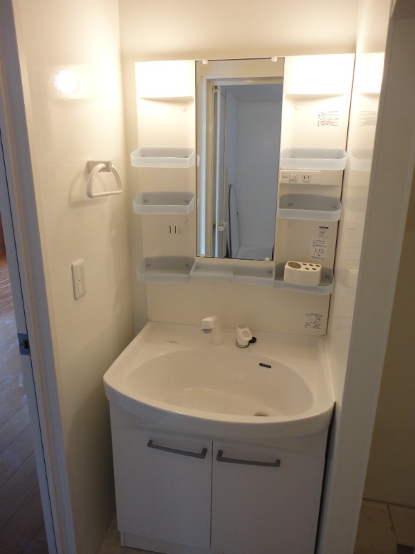 ��ʌ��������܎s��{��O���P���ڂ̃e���X�n�E�X�̐��ʏ�