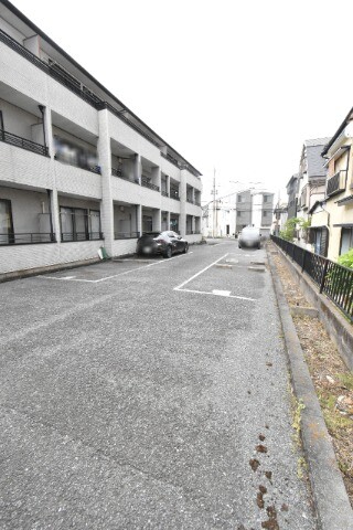 ��ʌ��������܎s�������J�T���ڂ̃A�p�[�g�̒��ԏ�