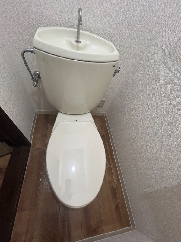 ��ʌ�����s�΋u�Q���ڂ̃A�p�[�g�̃g�C��