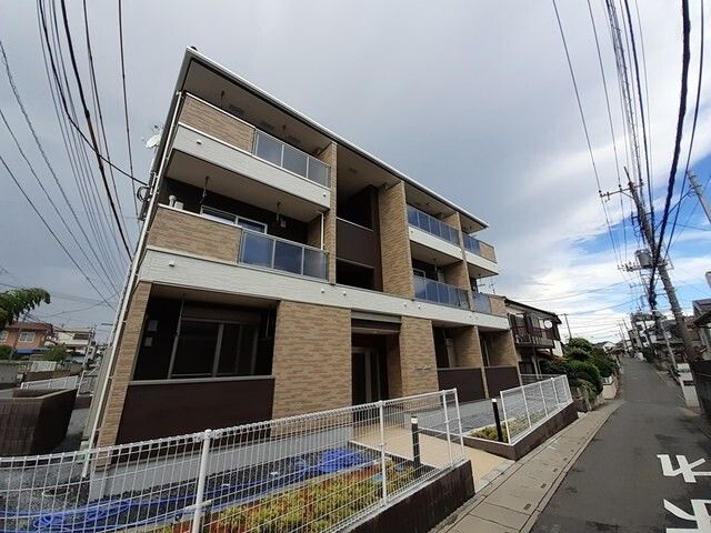 ��ʌ��������܎s��{��O���S����550-1�̃A�p�[�g�̌����O��