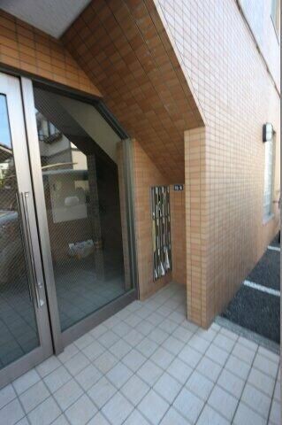 ��ʌ�����s�����Q���ڂ̃}���V�����̃G���g�����X