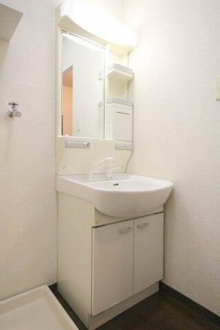 ��ʌ��������܎s�������a�c���Q���ڂ̃A�p�[�g�̐��ʏ�