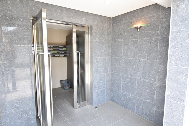 ��ʌ��������܎s��{��听���P���ڂ̃}���V�����̃G���g�����X