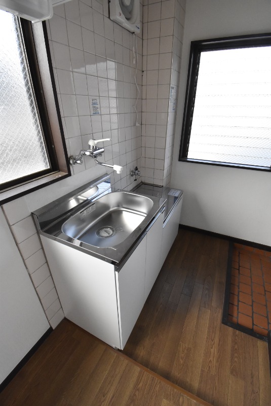 ��ʌ��������܎s�k����i���Q���ڂ̃}���V�����̃L�b�`��