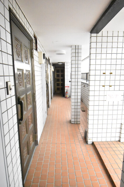 ��ʌ��������܎s�k����i���Q���ڂ̃}���V�����̃G���g�����X