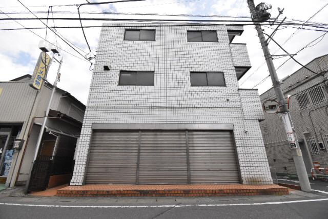 ��ʌ��������܎s�k����i���Q���ڂ̃}���V�����̌����O��