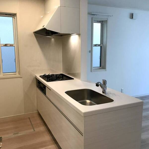 ��ʌ��������܎s�Y�a�撇���S���ڂ̃e���X�n�E�X�̃L�b�`��