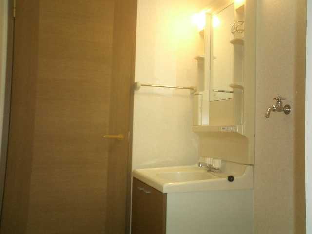 ��ʌ��������܎s�k��听���S���ڂ̃A�p�[�g�̐��ʏ�