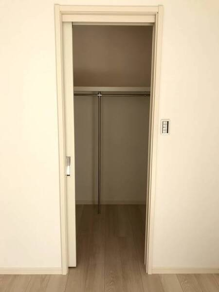 ��ʌ��������܎s�Y�a�撇���S���ڂ̃e���X�n�E�X�̎��[