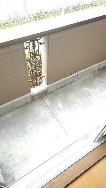 ��ʌ��������܎s��΋搼���̃A�p�[�g�̃o���R�j�[