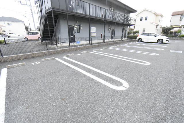 ��ʌ�����s�厚�����̃A�p�[�g�̒��ԏ�