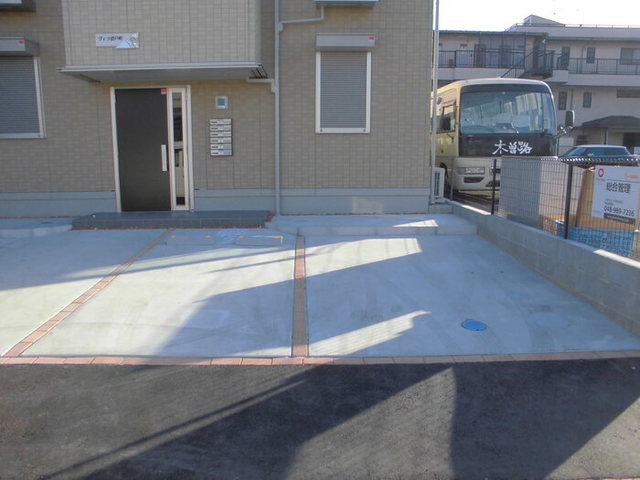 ��ʌ��z�J�s�o�˒��̃A�p�[�g�̒��ԏ�