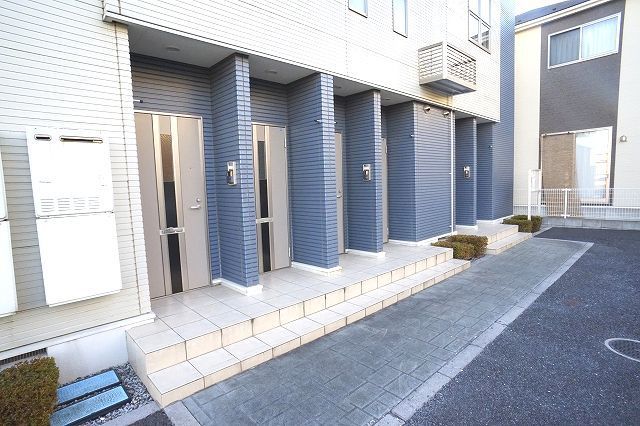 ��ʌ�����s�ђ��̃A�p�[�g�̃G���g�����X