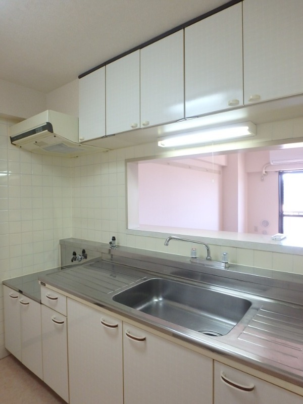 ��ʌ��������܎s�k����i���R���ڂ̃}���V�����̃L�b�`��