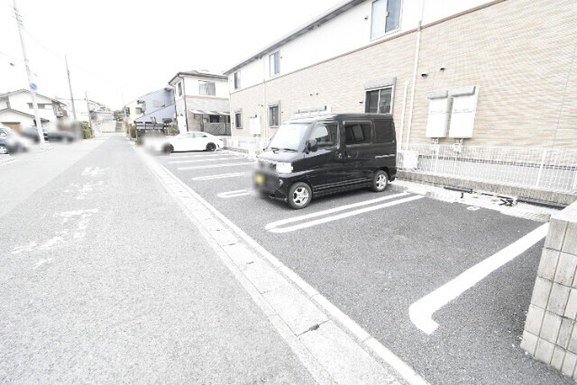 ��ʌ��@�c�s���V�h�U���ڂ̃A�p�[�g�̒��ԏ�