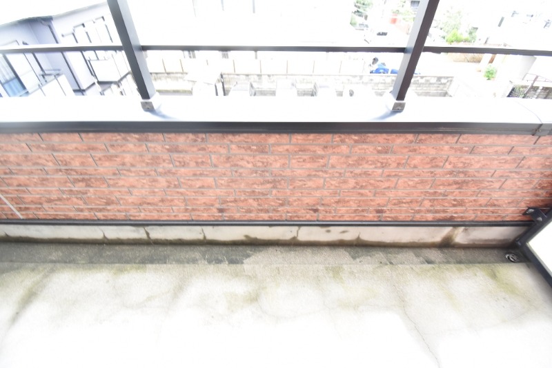 ��ʌ��������܎s��{��O���P���ڂ̃A�p�[�g�̃o���R�j�[