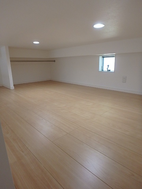 ��ʌ��������܎s�k��{�����Q���ڂ̃A�p�[�g�̂��̑������E�X�y�[�X