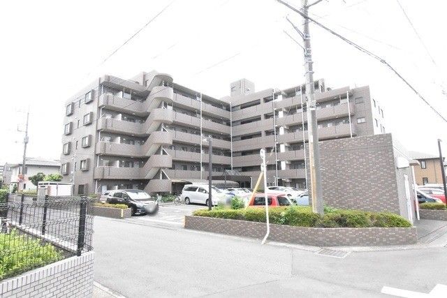 ��ʌ��������܎s�k��{����421-1�̃}���V�����̌����O��