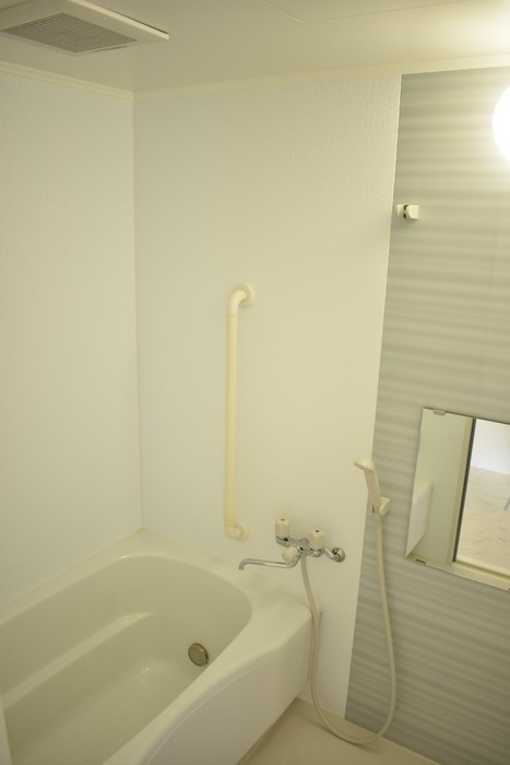 ��ʌ��������܎s����厚�󗈂̃A�p�[�g�̃o�X