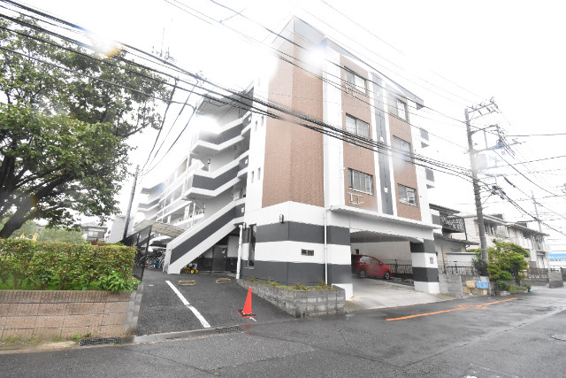 ��ʌ��z�J�s�厚��[�̃}���V�����̌����O��