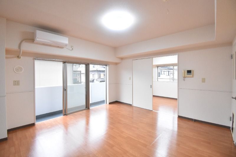 ��ʌ��z�J�s�厚��[�̃}���V�����̋��ԁE���r���O