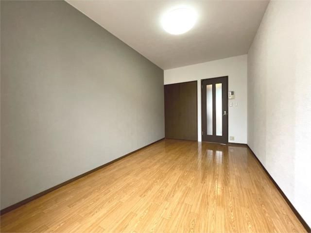 ��ʌ��z�J�s�����c���̃A�p�[�g�̋��ԁE���r���O